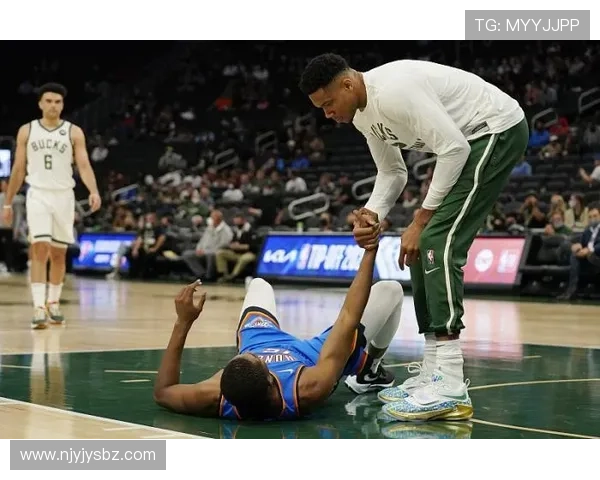 东契奇称赞字母哥争抢球权展现尊重裁判初始态度引发热议